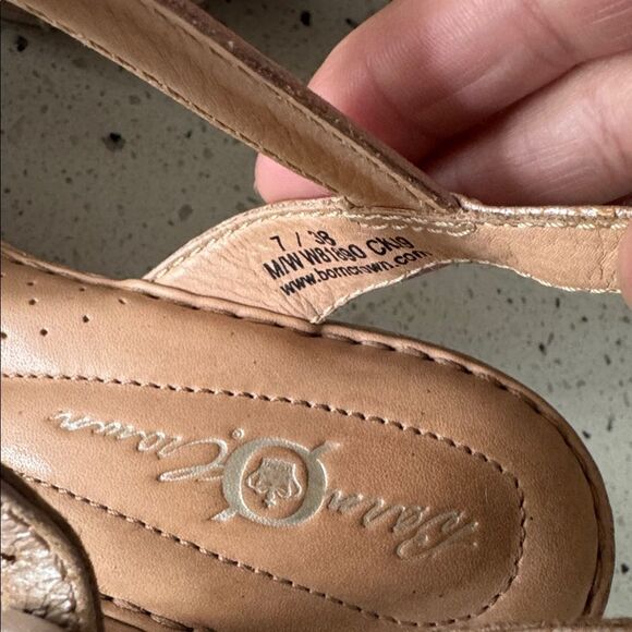 Born Elegant Metallic Tan Leather Wedge Sandals Slingback Comfort Shoes Size 7M - Picture 4 of 12